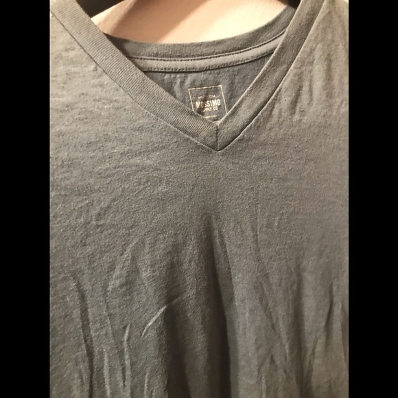 2  Mossimo V neck T shirt! Preowned in excellent condition - Picture 12 of 13